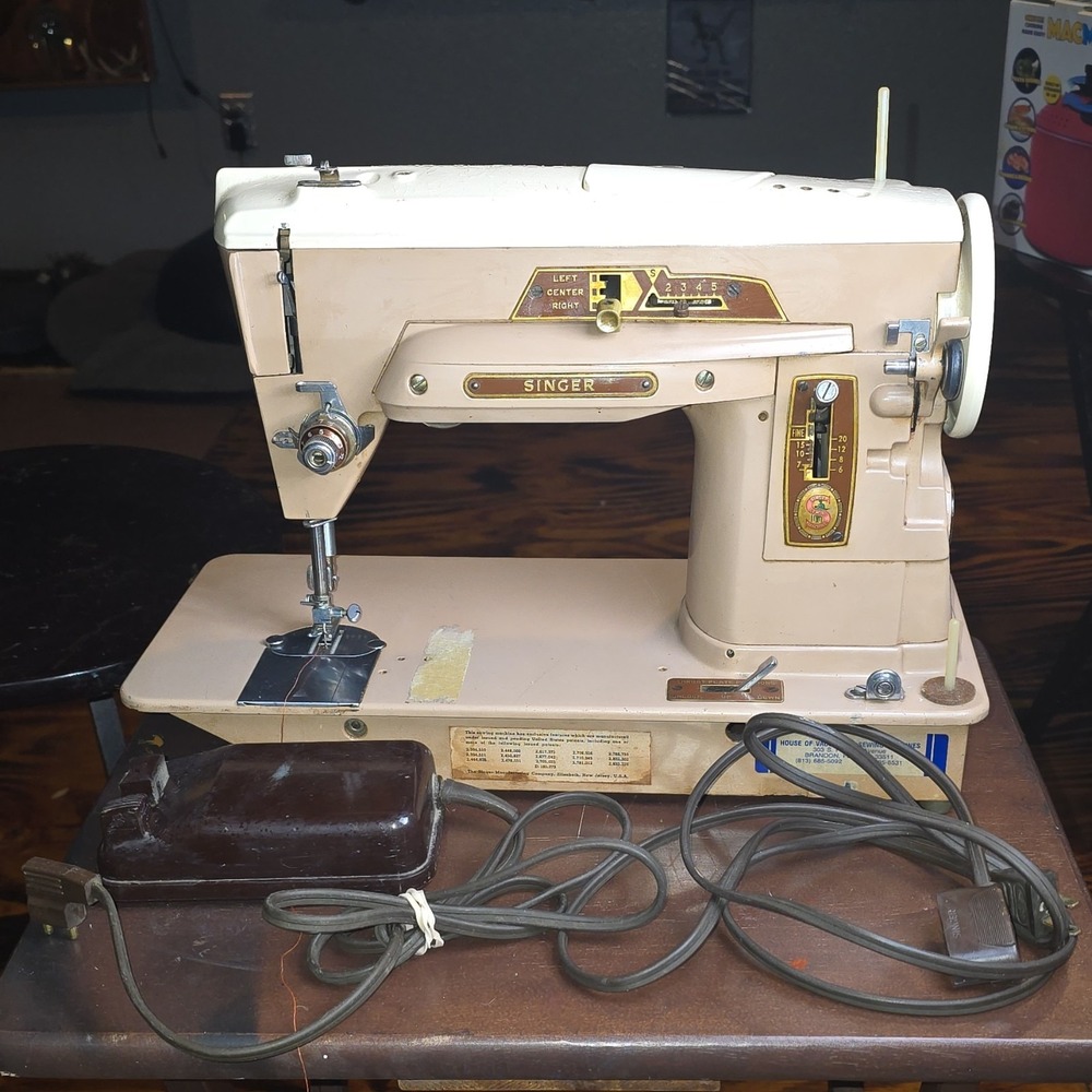 Vintage‎ 1958 Singer Sewing Machine 403A Slant-O-Matic works tested.